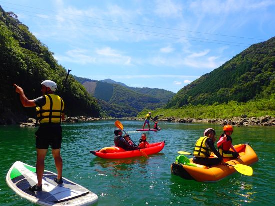 ラフティング半日ツアー 絶景と急流と川遊びを体験！＜午前 or 午後／送迎付きプランあり／四万十川＞