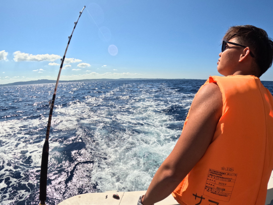 トローリング体験 完全貸切ボートチャーターで大物の魚を釣ろう！選べる水納島シュノーケル付プランあり＜3時間or6時間／恩納村＞ 