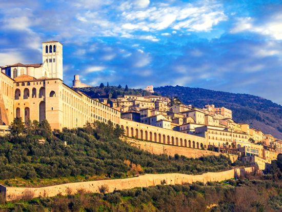 ペルージャ＆世界遺産アッシジ日帰りツアー　サン・フランチェスコ聖堂＋サンタ・マリア・デリ・アンジェリ教会見学＜英語または日本語／フィレンツェ発＞