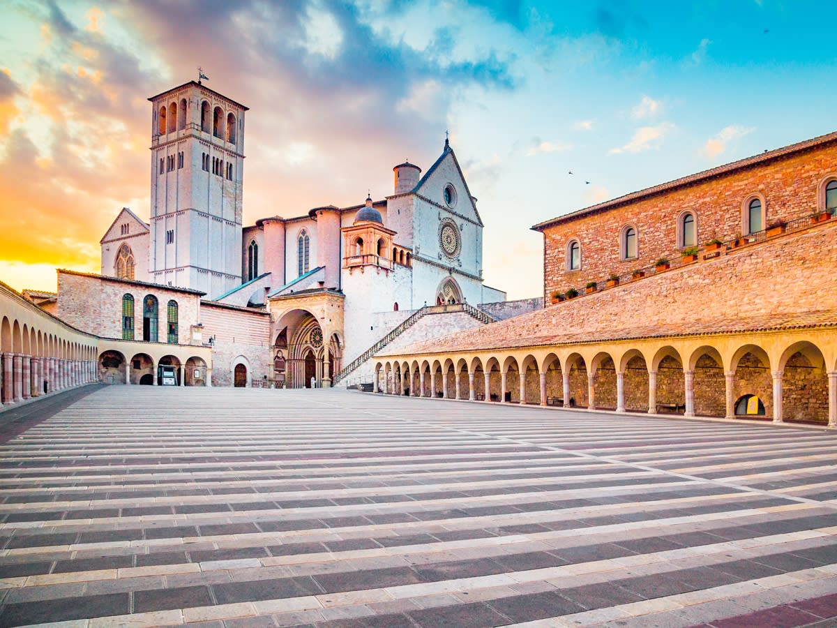 アッシジ、フランチェスコ聖堂 (イタリアの世界遺産) | フィレンツェの観光・オプショナルツアー専門 VELTRA(ベルトラ)