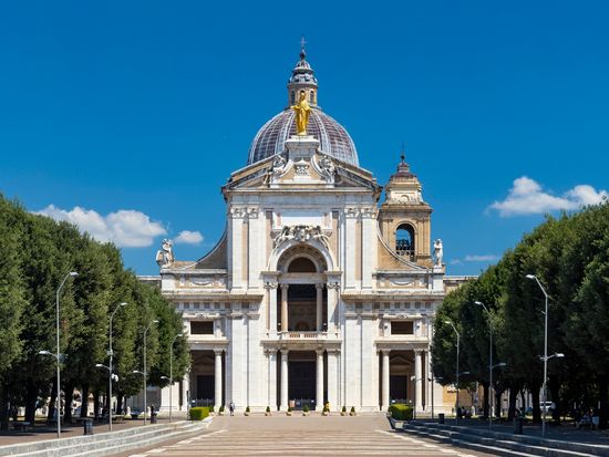 Santa Maria degli Angeli Church_pixta_87902217_L