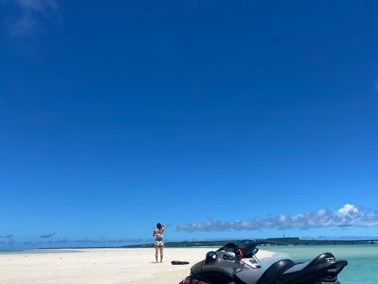 ジェットスキーで行く！ユニの浜上陸ツアー 宮古島の海上を爽快に駆け抜けよう！ 手ぶら参加OK ツアー中の撮影データ付＜1～2名／1～2時間／宮古島＞