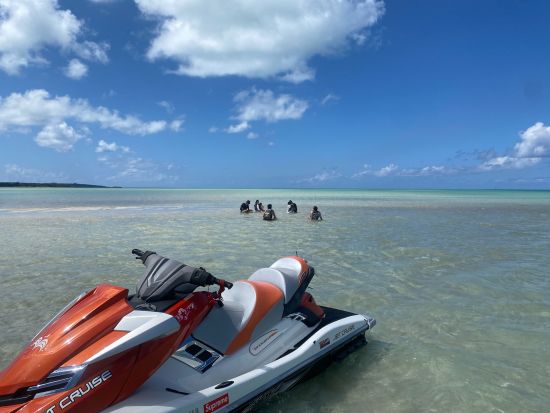 ジェットスキーで行く！ユニの浜上陸ツアー 宮古島の海上を爽快に駆け抜けよう！ 手ぶら参加OK ツアー中の撮影データ付＜1～2名／1～2時間／宮古島＞
