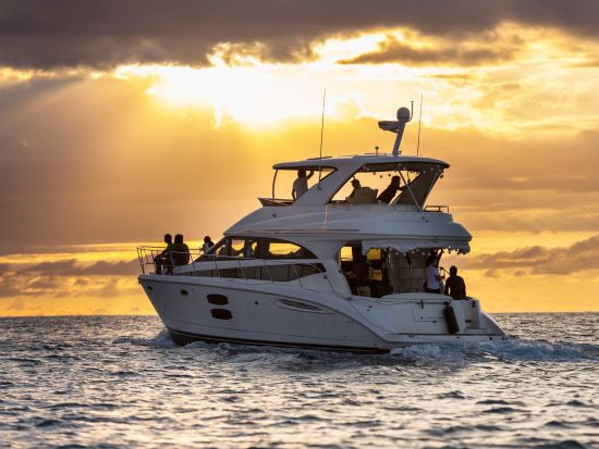 貸切サンセットクルーズ　セレンディピティ号　ワイキキ沖でプライベートクルージング！アペタイザーまたはディナー付きプランも＜1～12名／ワイキキ送迎／ケワロ湾発＞