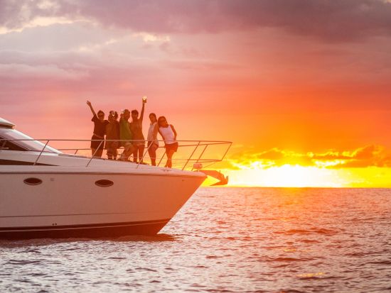 貸切サンセットクルーズ　セレンディピティ号　ワイキキ沖でプライベートクルージング！アペタイザーまたはディナー付きプランも＜1～12名／ワイキキ送迎／ケワロ湾発＞