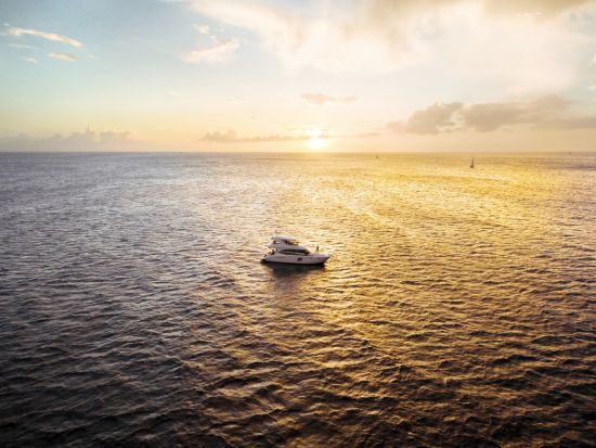 貸切サンセットクルーズ　セレンディピティ号　ワイキキ沖でプライベートクルージング！アペタイザーまたはディナー付きプランも＜1～12名／ワイキキ送迎／ケワロ湾発＞