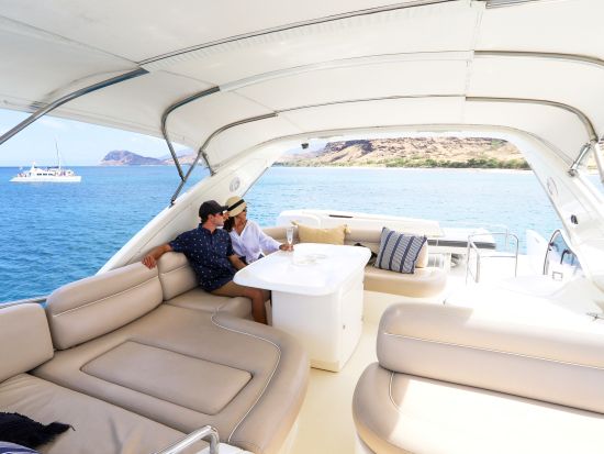 貸切ボートチャーター　コッペリア号　豪華クルーズでオアフ島西海岸を満喫！シュノーケリング体験付き＜1～12名／ワイキキ有料送迎／コオリナマリーナ発＞