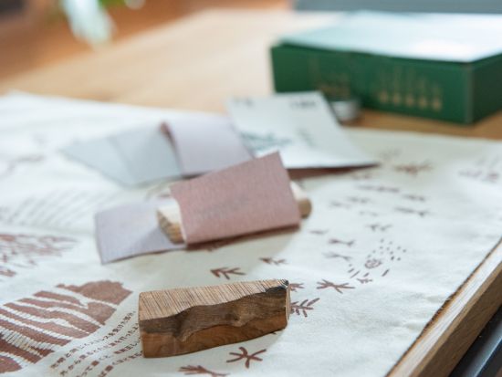 「屋久杉磨き体験」お香立て、一輪挿し、キーホルダーから選択可能 ～もので、ひとで、伝えていく屋久島～  by YAKUSHIMA BLESS