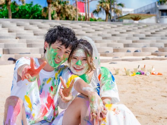 ペイントフォト 今注目のロケーション撮影！専用の絵の具を使用して楽しく撮影◎カップルやご家族連れにオススメ＜約1時間／沖縄本島＞