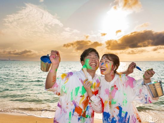 ペイントフォト 今注目のロケーション撮影！専用の絵の具を使用して楽しく撮影◎カップルやご家族連れにオススメ＜約1時間／沖縄本島＞