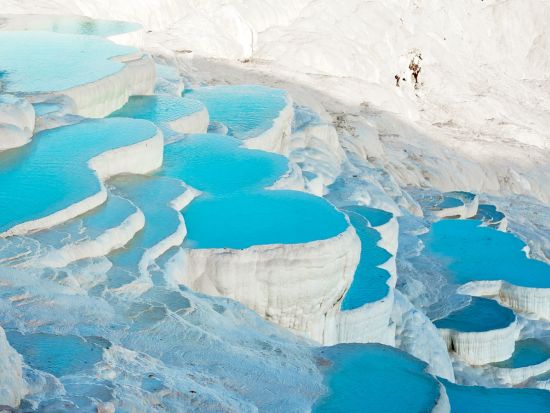 【混載】世界遺産カッパドキア＋パムッカレ＋エフェソス 3泊4日ツアー 洞窟ホテル泊 気球付きプランあり＜3都市／日本語ガイド／国内航空券込／イスタンブール発＞