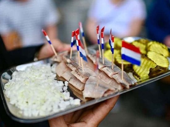 アムステルダム ヨルダン地区グルメウォーキングツアー　名物フードを食べ歩き！ドリンク付き＜英語／約3時間＞