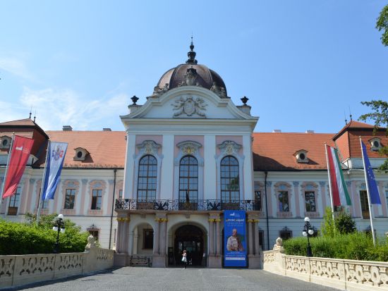 皇后夏の離宮グドゥルー宮殿内部見学＜貸切／日本語ガイド／ブダペスト発＞