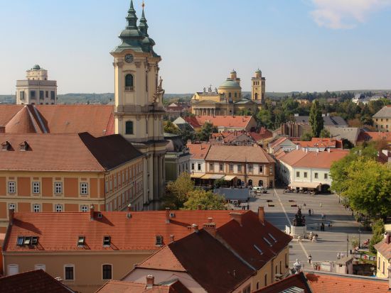 ワインセラーでのランチつき！ワインの町エゲルとエゲルサローク温泉1日観光＜日本語ガイド／昼食付き＞