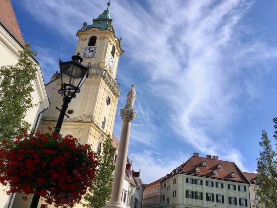 スロバキアの首都ブラチスラヴァ 1日観光ツアー＜日本語ガイド／昼食付き／ブタペスト発＞