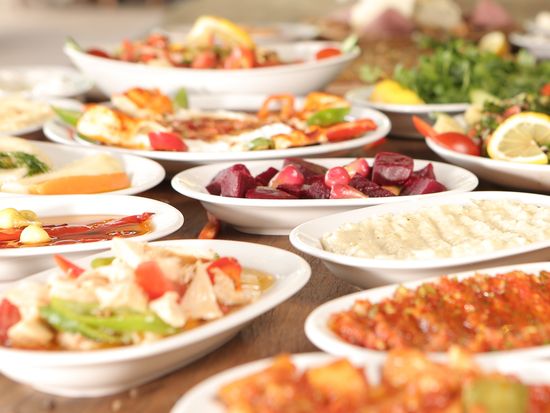 Traditional_Greek_Dinner_shutterstock_1098671087