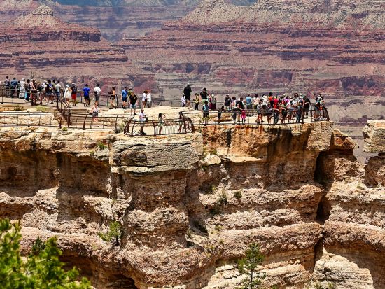 グランドサークル日帰りツアー　グランドキャニオン＆ロウアー・アンテロープ＆ホースシューベンド＆レイクパウエル＆ルート66の町 ＜昼食付き／日本語ガイド＞