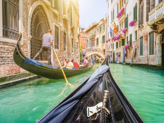 列車で行く＆駅お迎えで安心！ベネチア 1日観光ツアー シーフードランチ付きプランあり＜ゴンドラ乗船付／日本語アシスタント／ローマ発＞by Mybus