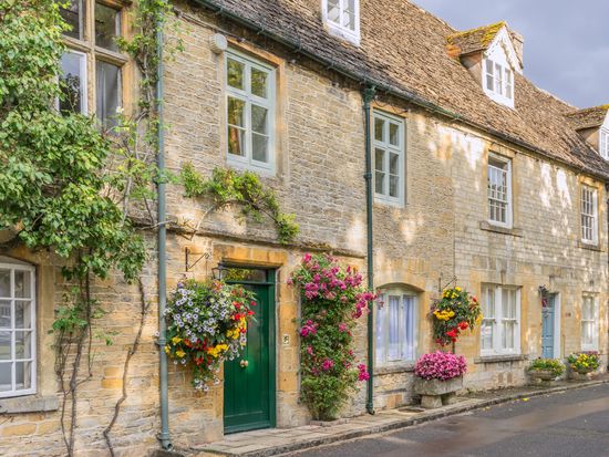 Cotswolds_Stow on the Wold_shutterstock_209766073