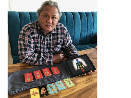 著名なスピリチュアル・ヒーラーのガルン・スワ氏が占う！オーラ診断＆カードリーディング・ライフセラピー＜日本語通訳付／オーラ・チャクラ・クリニックセンター＞