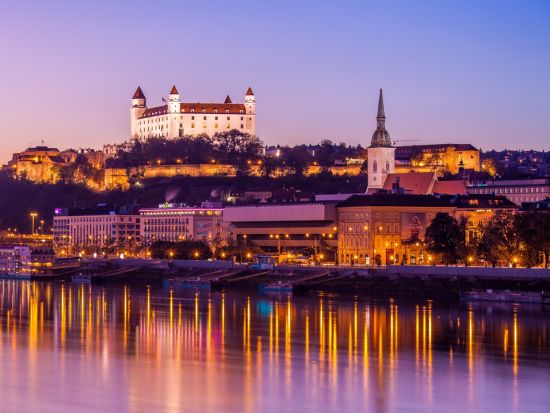 ブラチスラヴァ発ブダペスト着 専用車片道送迎＜日本語ガイド付き or 専用車のみ／ブラチスラヴァ発＞