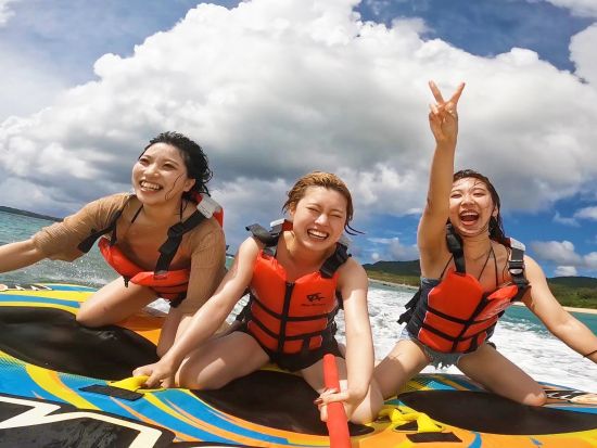 【貸切プラン】沖縄マリンスポーツが遊び放題＆乗り放題 2時間4種目／3時間6種目から選択可能＜午前・午後／5歳以上／本部町＞