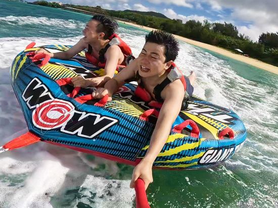 青の洞窟シュノーケリング＋マリンスポーツ4種目 沖縄の海を1日満喫できる贅沢プラン＜1日／10歳以上／恩納村・本部町＞