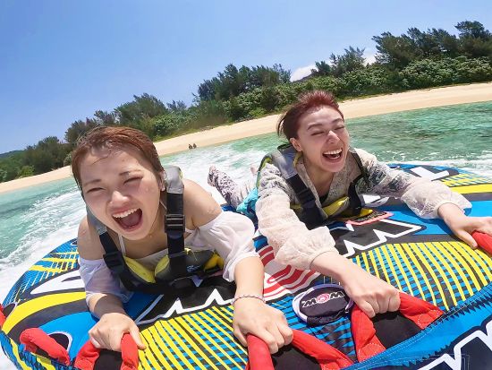 青の洞窟体験ダイビング＋マリンスポーツ4種目 沖縄の海を1日満喫できる贅沢プラン＜1日／10歳以上／恩納村＞