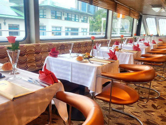 ノバファイブスター サンセットディナークルーズ スターオブホノルル号 最上階の専用フロア＆プライベートテーブルでいただくプライムテンダーロイン付き5コース