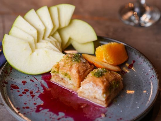 ボスポラス海峡ディナークルーズ　お食事＆エンターテイメントと共に楽しむ夜景クルーズ＜英語／選べる4プラン／送迎付＞*前日まで予約OK