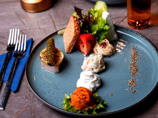 ボスポラス海峡ディナークルーズ　お食事＆エンターテイメントと共に楽しむ夜景クルーズ＜英語／選べる4プラン／送迎付＞*前日まで予約OK