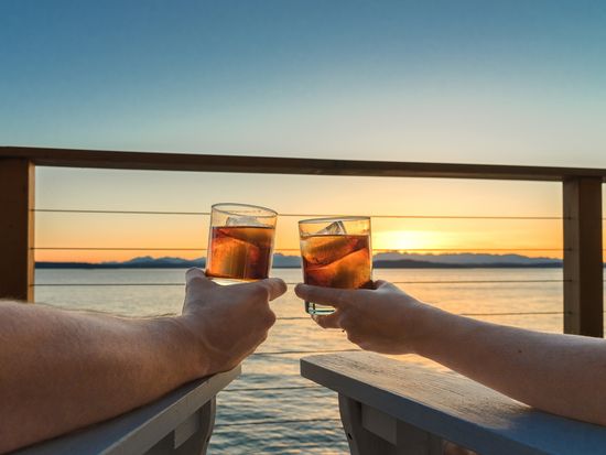 Drink_Boat_Ship_Cruise_Couple_Sunset_shutterstock_577583701