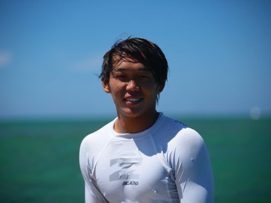 アラモアナビーチ　SUP（スタンドアップパドル）レッスン　最大4名までの少人数制！プライベートレッスンあり＜日本語／ホテル送迎付き＞