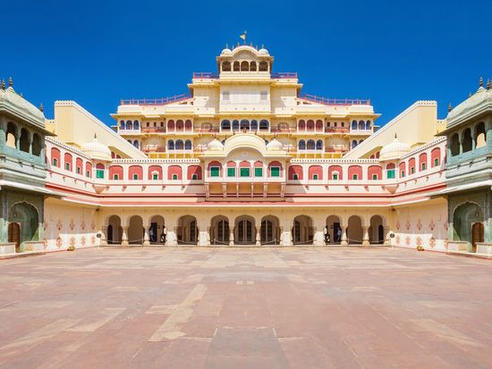 India_Jaipur_City Palace_shutterstock_197619557
