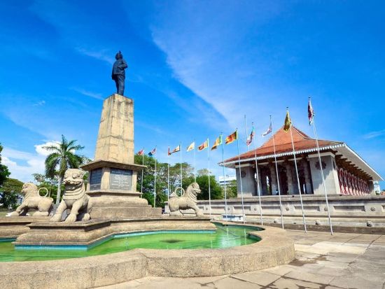 スリランカ4泊5日周遊ツアー　ニゴンボ＆ダンブッラ＆シーギリヤ＆キャンディ＆コロンボ ＜貸切／最大定員6名／食事付き／日本語ガイド＞