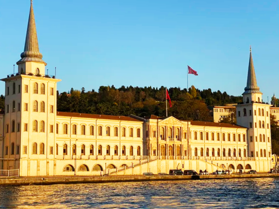 ボスポラス海峡サンセットクルーズ　イスタンブールの夕暮れを海から堪能＜英語／約2時間＞ *前日まで予約OK