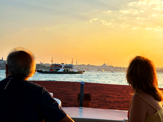 ボスポラス海峡サンセットクルーズ　イスタンブールの夕暮れを海から堪能＜英語／約2時間＞ *前日まで予約OK