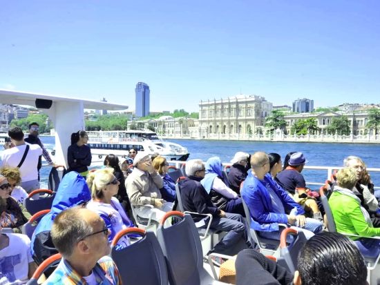 ボスポラス海峡デイクルーズ　海峡大橋＋乙女の塔＋トプカプ宮殿＋アヤソフィア等イスタンブールの名所を海から見学＜英語オーディオガイド／約2時間＞*前日まで予約OK