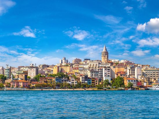 ボスポラス海峡デイクルーズ　海峡大橋＋乙女の塔＋トプカプ宮殿＋アヤソフィア等イスタンブールの名所を海から見学＜英語オーディオガイド／約2時間＞*前日まで予約OK