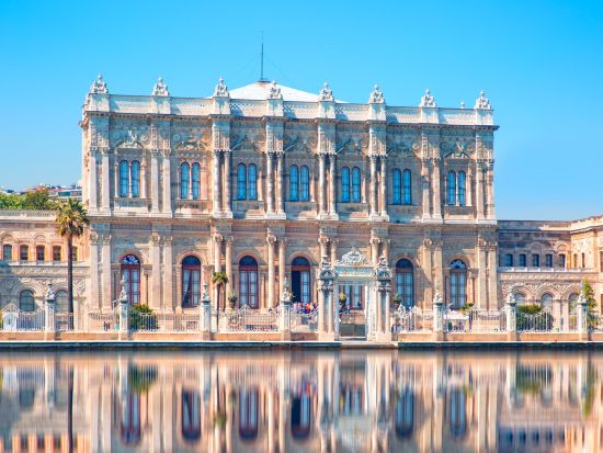 ボスポラス海峡デイクルーズ　海峡大橋＋乙女の塔＋トプカプ宮殿＋アヤソフィア等イスタンブールの名所を海から見学＜英語オーディオガイド／約2時間＞*前日まで予約OK