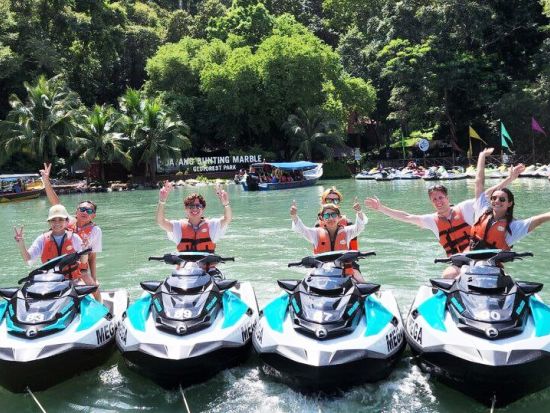 ジェットスキーでランカウイ島めぐり半日ツアー　シュノーケリング＋野生動物観察＋マングローブ探索＜午前or午後／半日／ランカウイ発＞