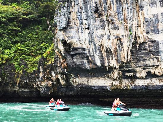 ジェットスキーでランカウイ島めぐり半日ツアー　シュノーケリング＋野生動物観察＋マングローブ探索＜午前or午後／半日／ランカウイ発＞