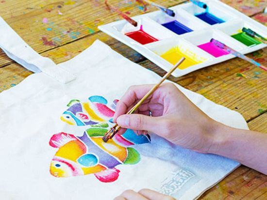 沖縄伝統文化手作り体験 ジンベイザメ絵付け・エコバック・キャンドル・さんご風鈴 から選択可能 ＜4歳～／約50分／本部町＞by もとぶ元気村