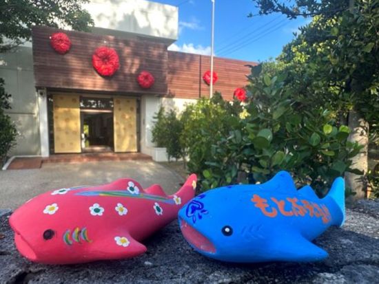 沖縄伝統文化手作り体験 ジンベイザメ絵付け・エコバック・キャンドル・さんご風鈴 から選択可能 ＜4歳～／約50分／本部町＞by もとぶ元気村