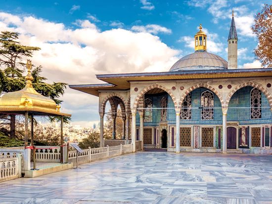 Istanbul_Topkapi-Palace_shutterstock_562143580