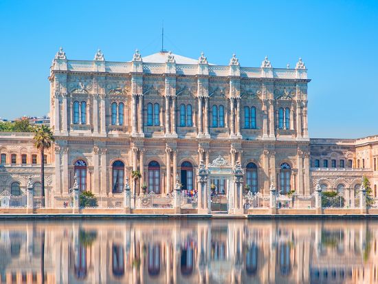 Dolmabahce Palace_shutterstock_759208624 (1)