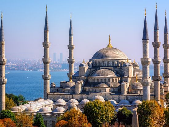 Turkey_Istanbul_Blue Mosque_shutterstock_721552321