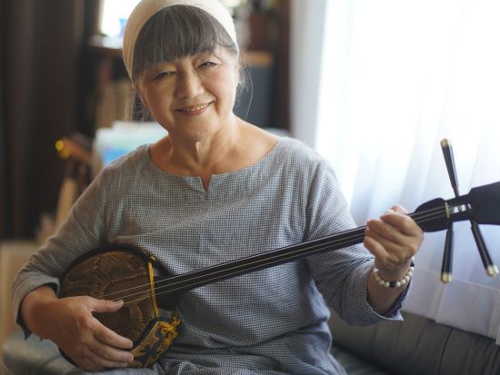 三線教室 琉球の音色を奏でる三線体験 ～沖縄の伝統文化を学ぼう～＜9歳～／約50分／本部町＞by もとぶ元気村