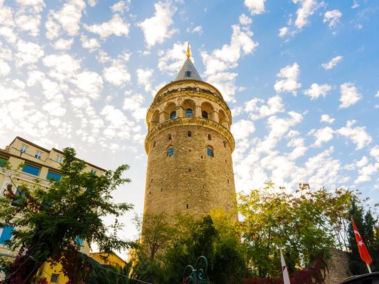 Historical Galata Tower, Istanbul_pixta_23111999_M