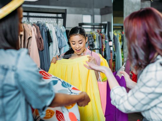 Shopping_Mall_Girls_Fashion_Concept_shutterstock_644766274
